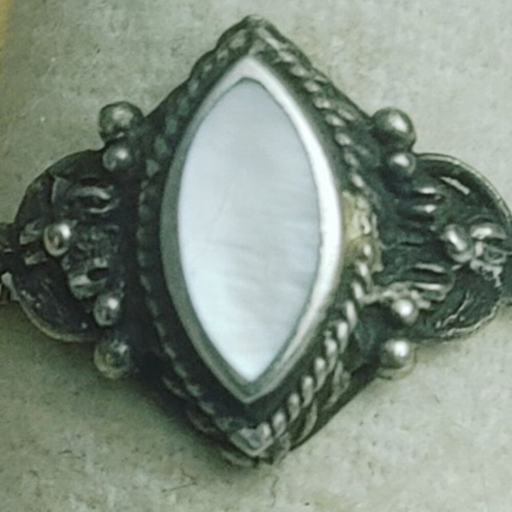 Navajo Southwest Ring Size 6.5 Sterling Silver Marquise MOP Twist Leaf Raindrops